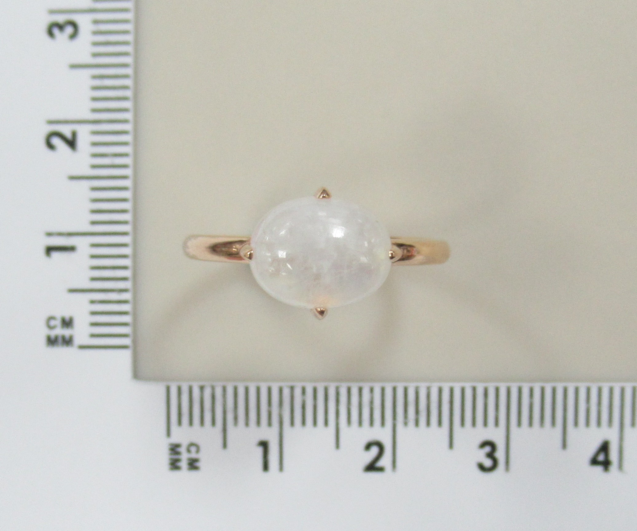 Серебряное кольцо с лунным камнем